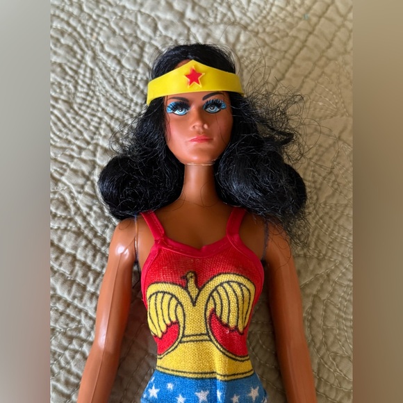 Vintage 1975 Wonder Woman Superhero Doll Collectible - Picture 2 of 6